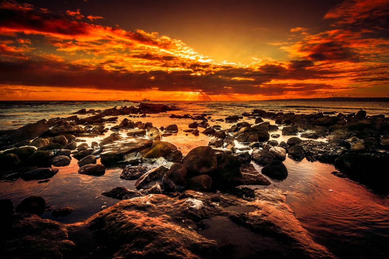 Solnedgang ved havet
